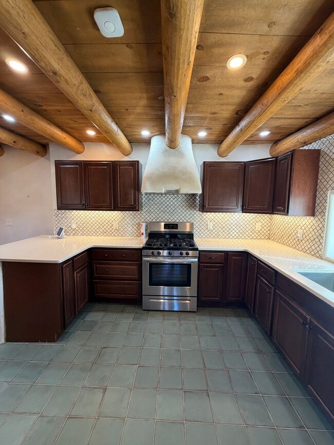 Building Photo - 152 Lorenzo Rd