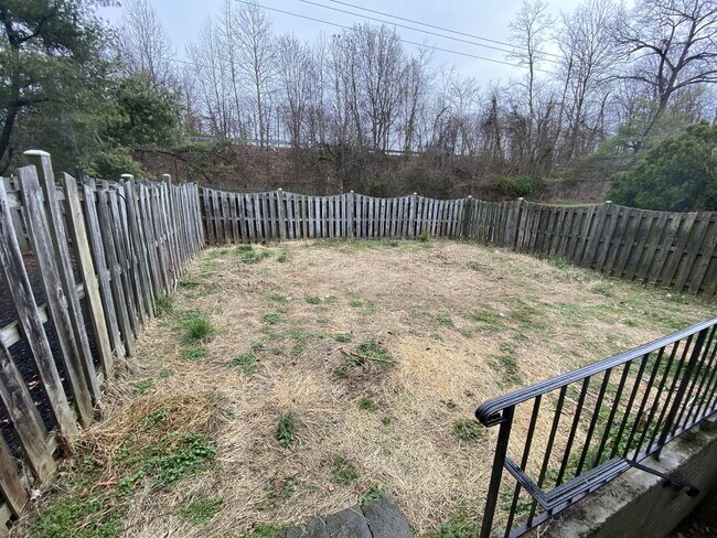 Building Photo - 300 Cross Ridge Ct