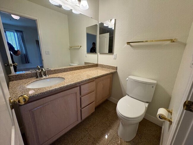 Building Photo - BEAUTIFUL 3 BEDROOM 3 BATHROOM HOME IN GAI...