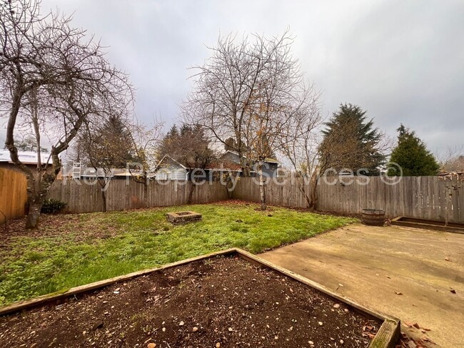 Building Photo - Charming Home in Quiet Image Neighborhood