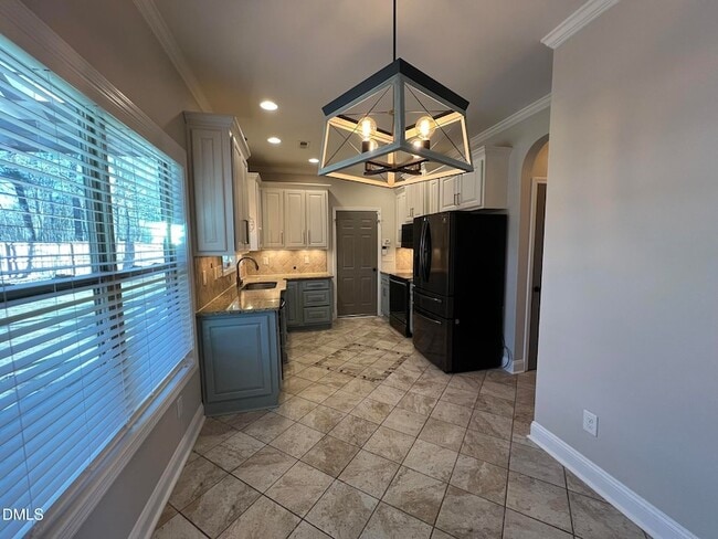 Building Photo - 19 Eaton Dr