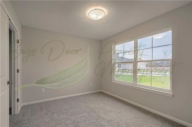 Building Photo - SPACIOUS AND MODERN DUPLEX!!!