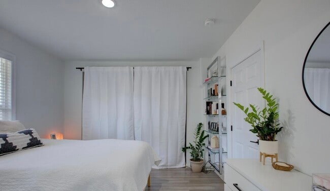 Building Photo - 632 N Stockton Ave