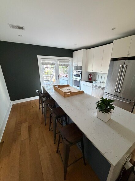 Building Photo - 1221 Oates St NE