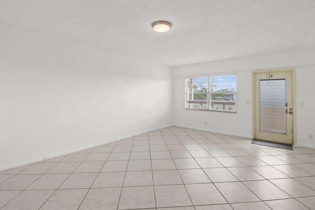 Building Photo - 124 Preston Way