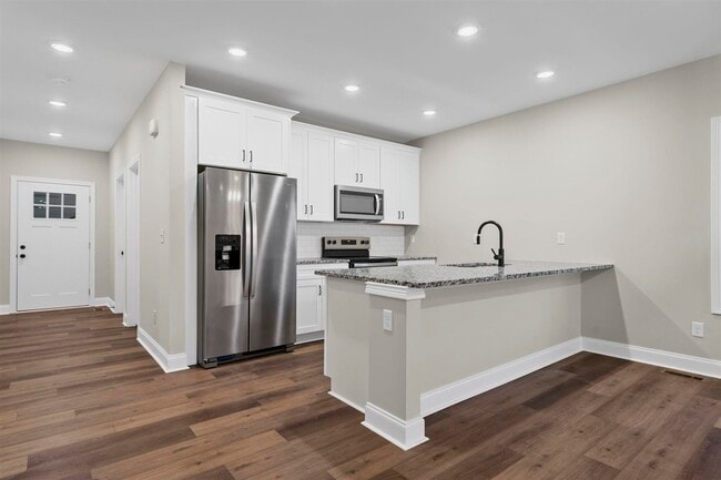 Building Photo - 716 Sheldrake Ln