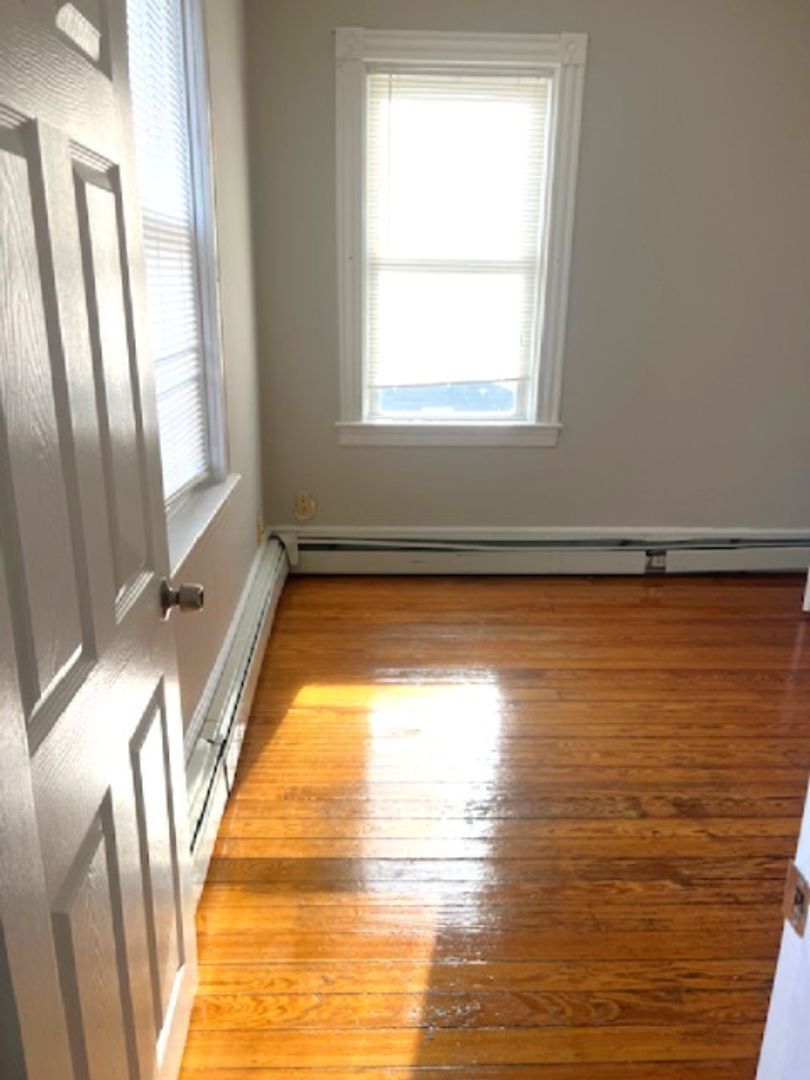 Building Photo - 35 Gloucester St