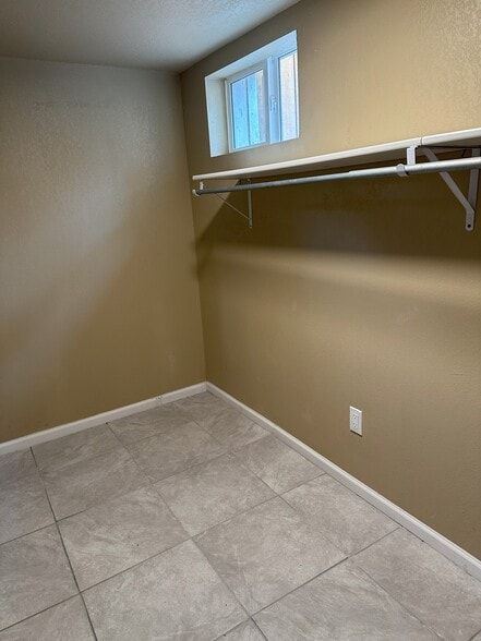 Walk-In Closet - 509 N Institute St