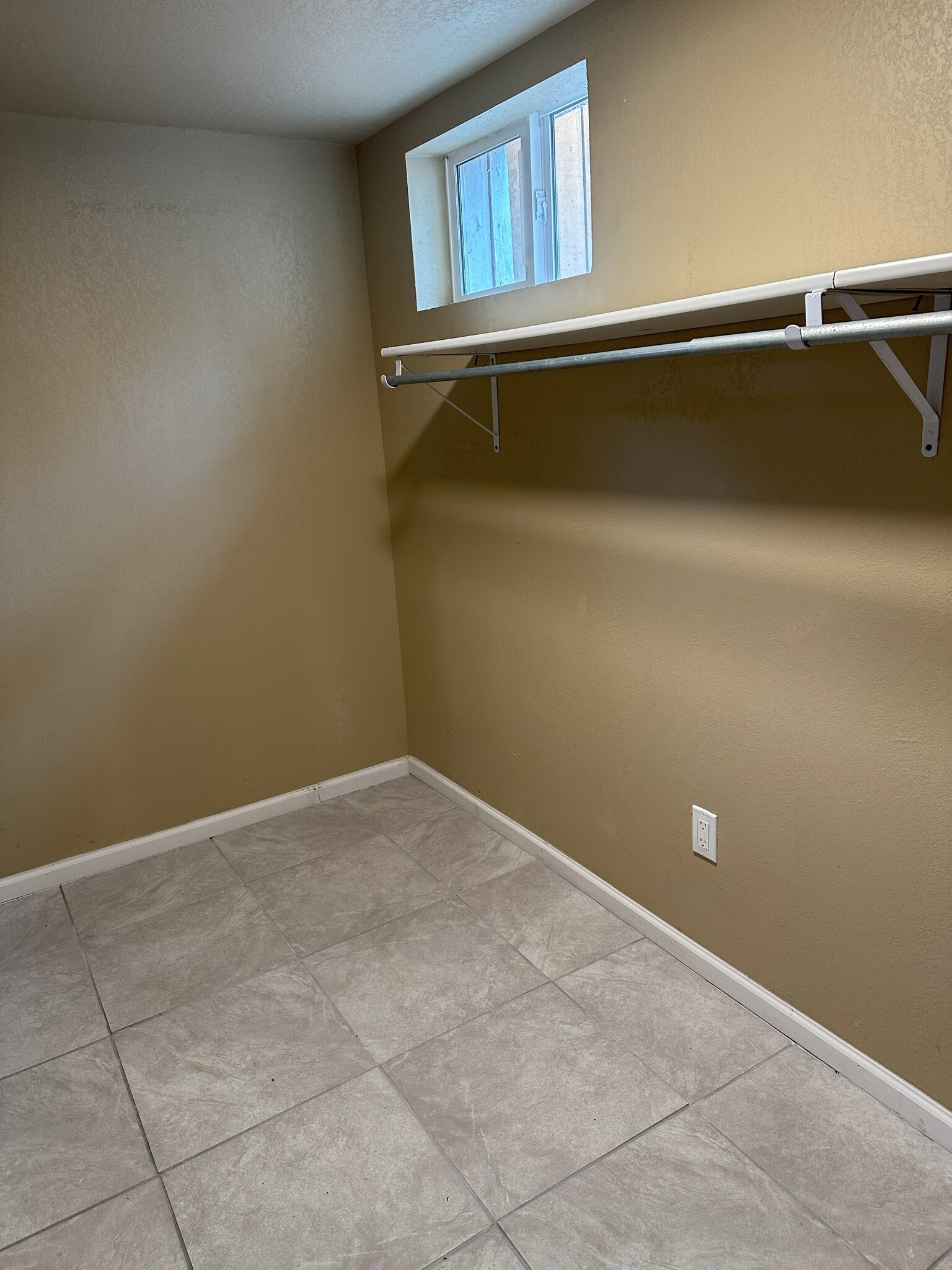 Walk-In Closet - 509 N Institute St