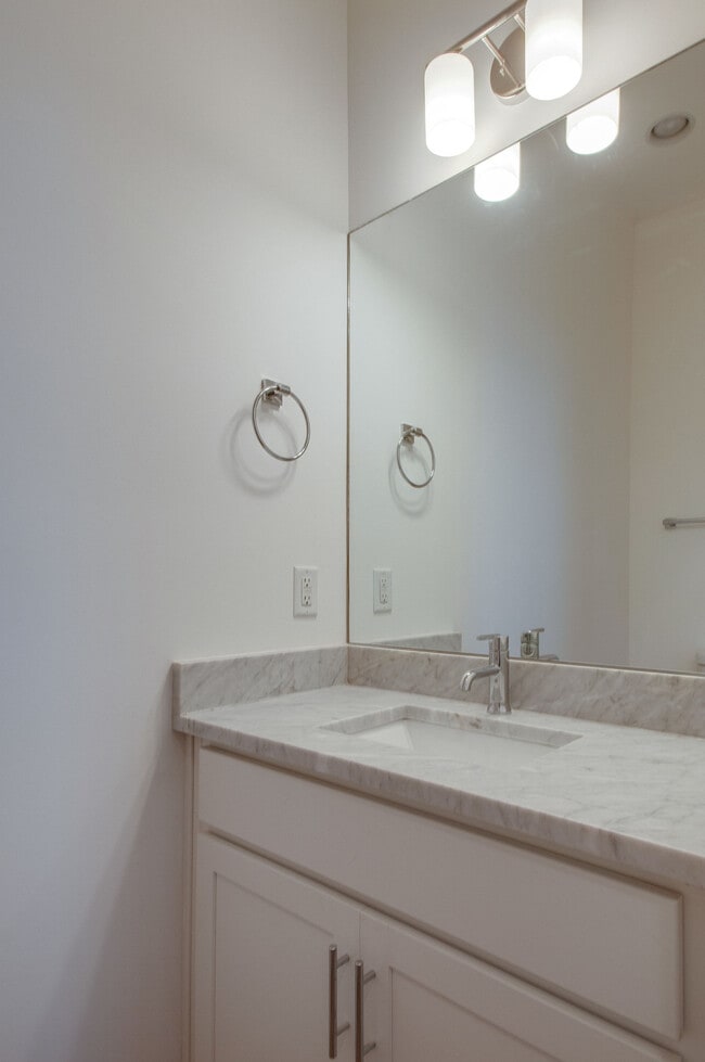 Building Photo - 3107 Mc Combs Ave