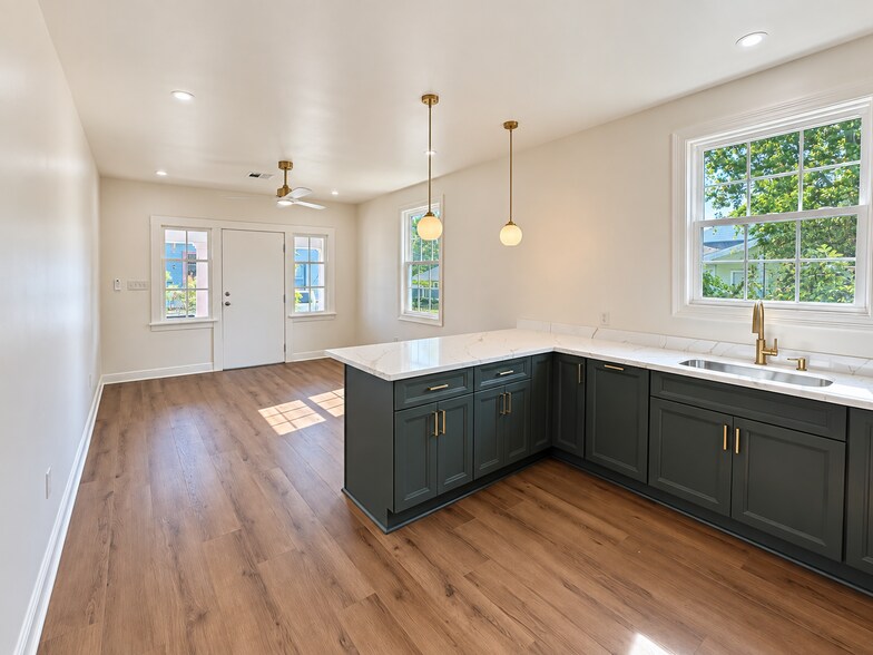 Building Photo - 2118 Onzaga St