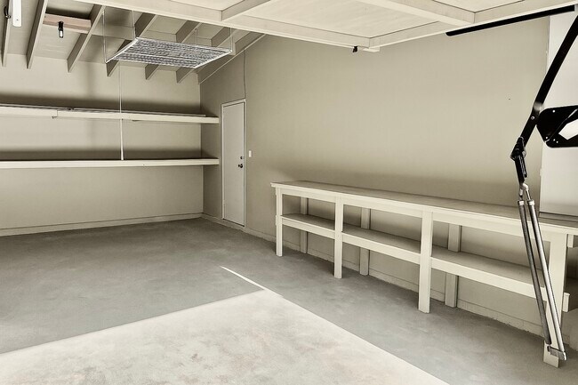 Building Photo - 457 Seaward Rd