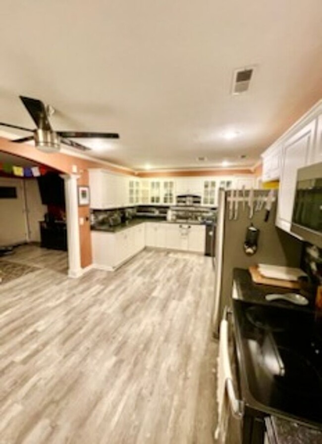 Building Photo - Welcome to this fully furnished 3 bedroom,...