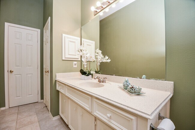 Building Photo - 4202 Creek Hollow Ln