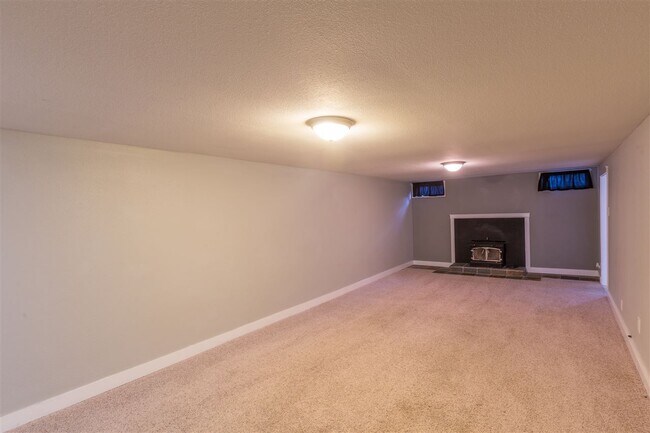 Building Photo - 4821 N Greenwood Blvd