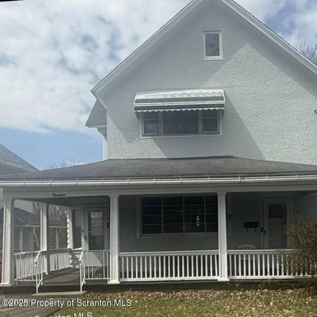 Primary Photo - 19 Thorn St