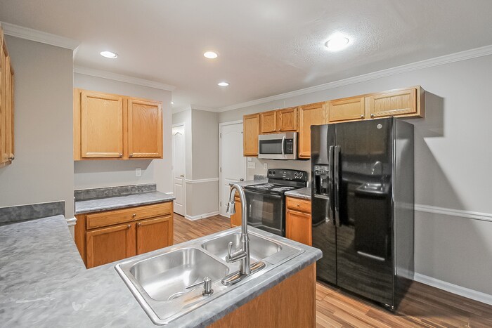 Building Photo - 3668 White Pine Rd