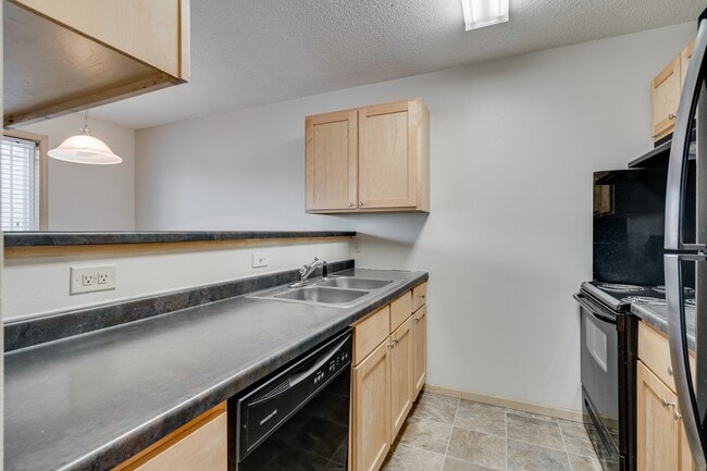 Building Photo - DELETE [Lakeville Court]
