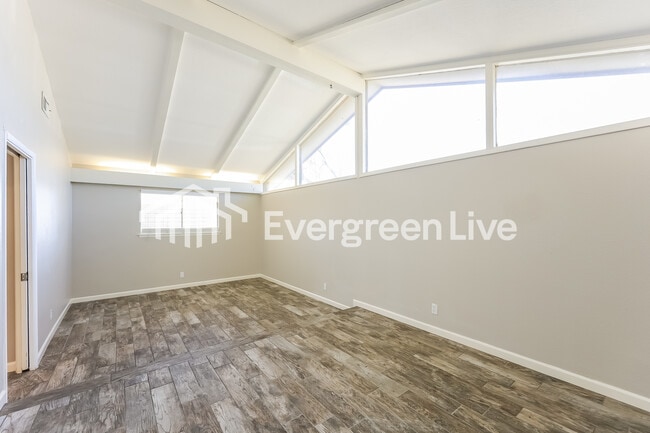 Building Photo - 274 Meadow Path Dr