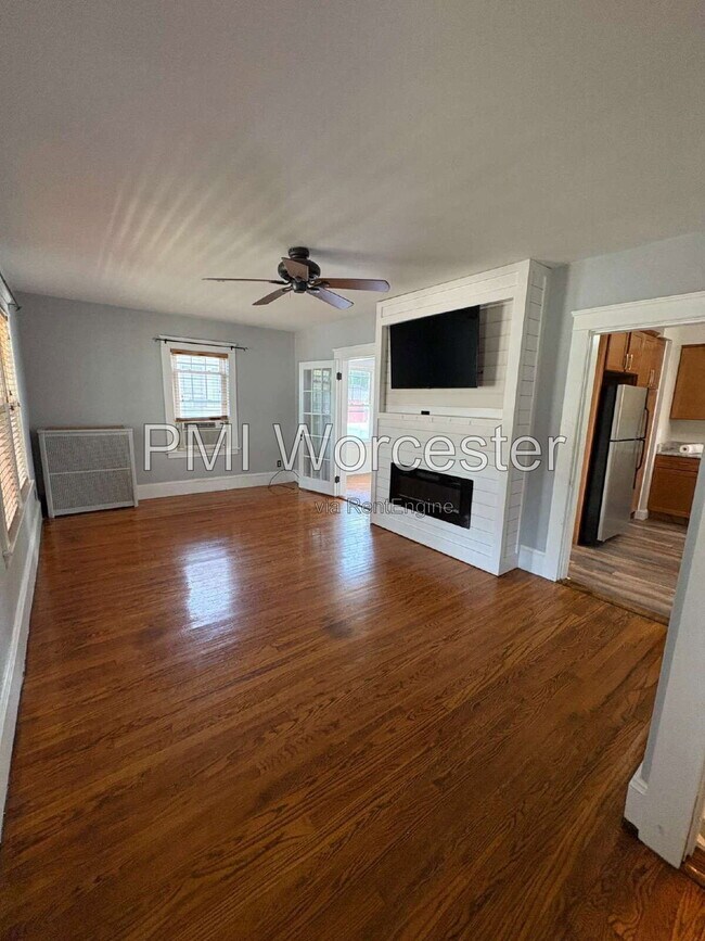 Building Photo - 465 Chandler St