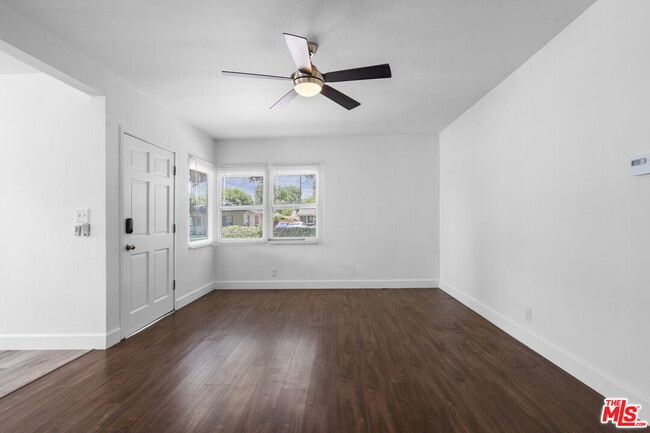 Building Photo - 214 N Martha Pl