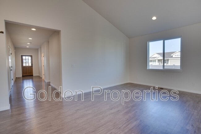 Building Photo - 2172 W Camus Dr