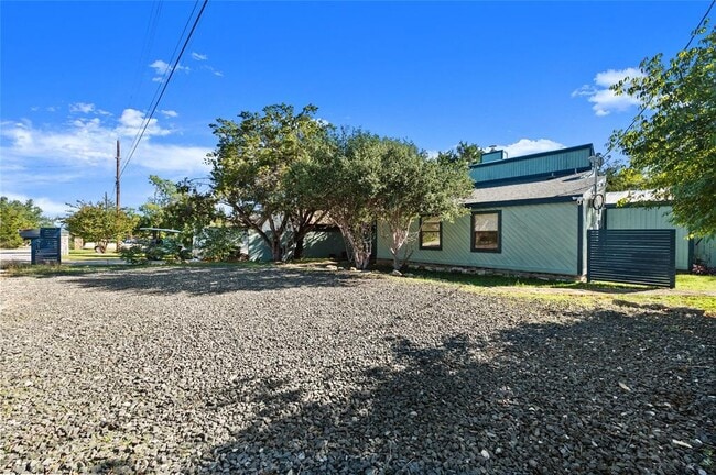 Building Photo - 2107 Rain Water Dr