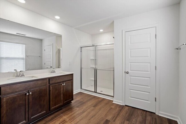 Building Photo - 645 Thomas Gage Dr