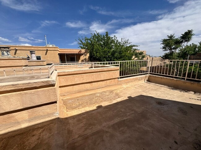 Building Photo - Beautiful 3 bedroom 2.5 bathroom NW Albuquerque.