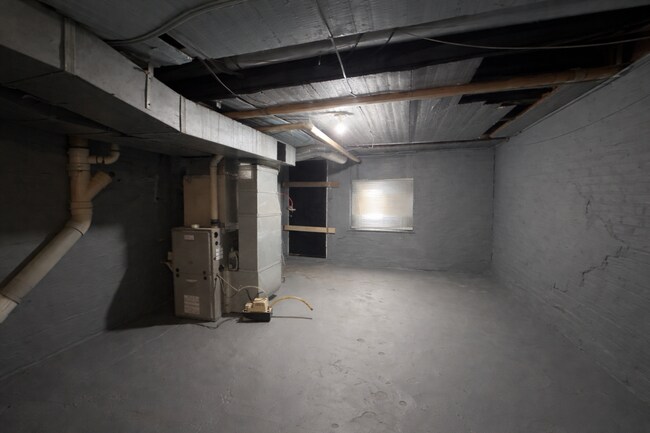 Building Photo - 514 N Curley St
