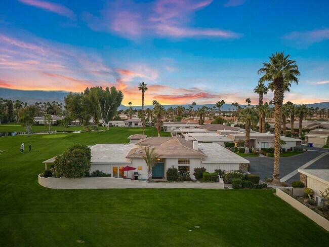 Building Photo - Luxury Golf Course Retreat in Indian Wells