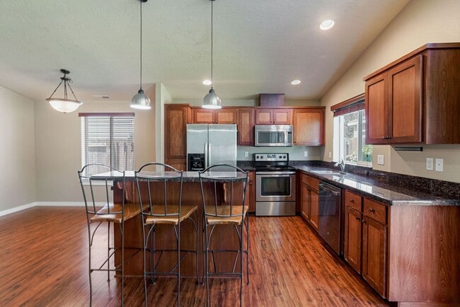 Building Photo - Well-Kept 3 bed, 2 bath home in South Salem