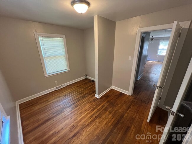 Building Photo - 307 S Merritt Ave