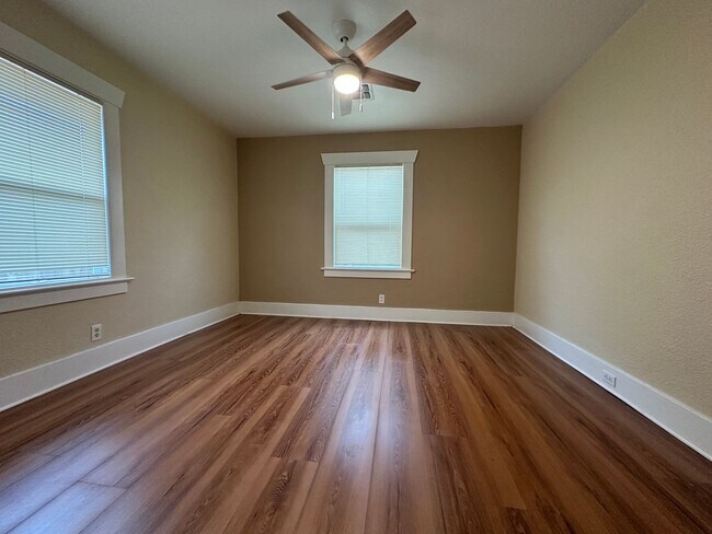 Building Photo - 210 Las Flores Ave