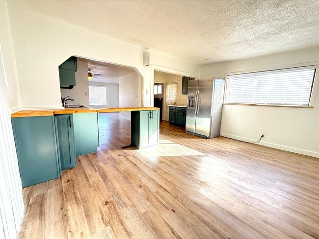 Building Photo - Adorable 3 bed/1.5 bath house with yard