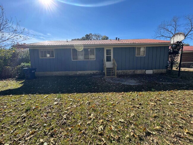 Building Photo - 120 Woodland Dr