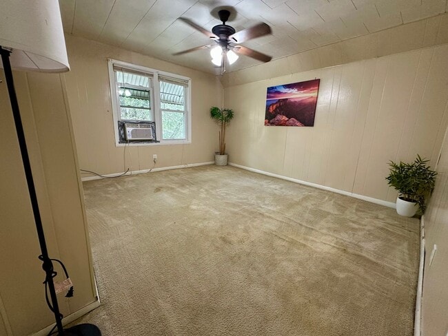 Building Photo - 3 bed, 1.5 bath home for rent in Waterloo