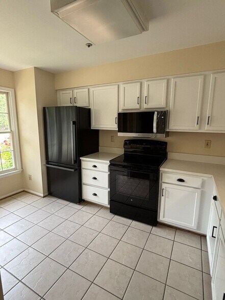Building Photo - 8410 Burchap Dr