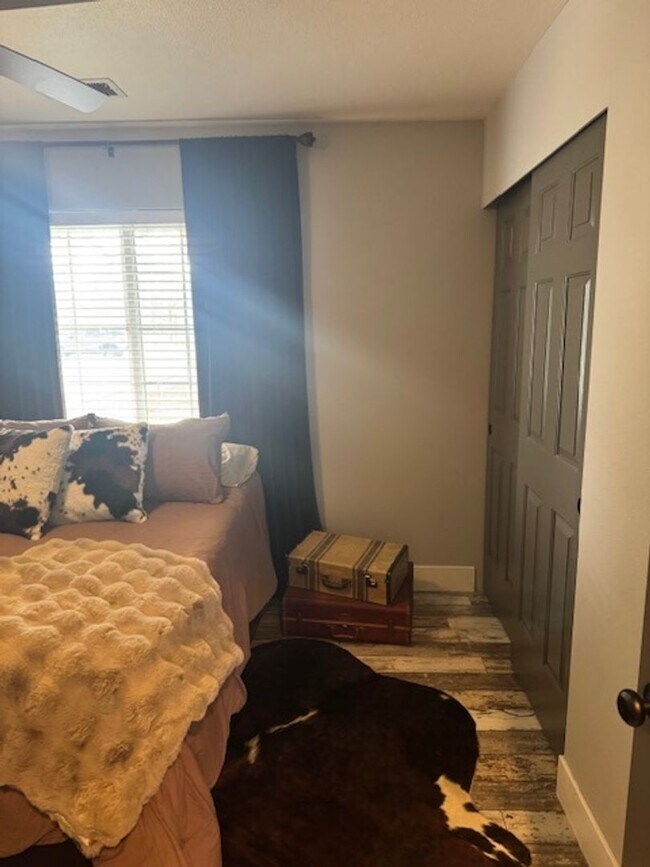 Building Photo - Country Style Living in this Charming Home in Anderson