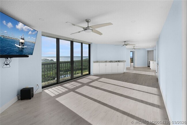 Building Photo - 9550 S Ocean Dr