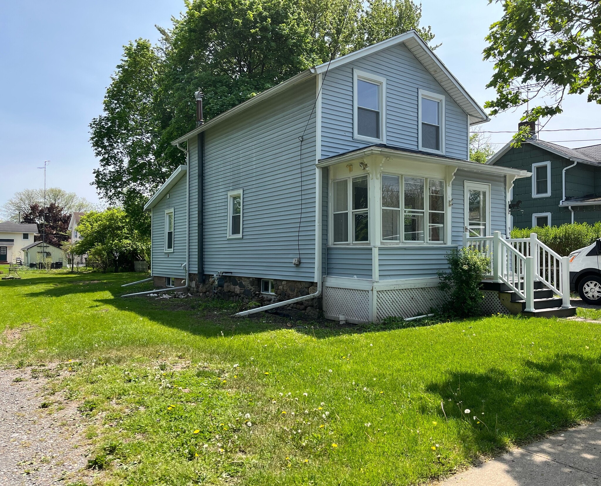 Building Photo - 99 Tillotson St