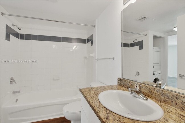 Building Photo - 1756 N Bayshore Dr