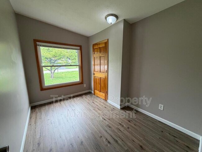 Building Photo - 810 St Anthony Ln