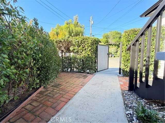 Building Photo - 635 St Ann's Dr