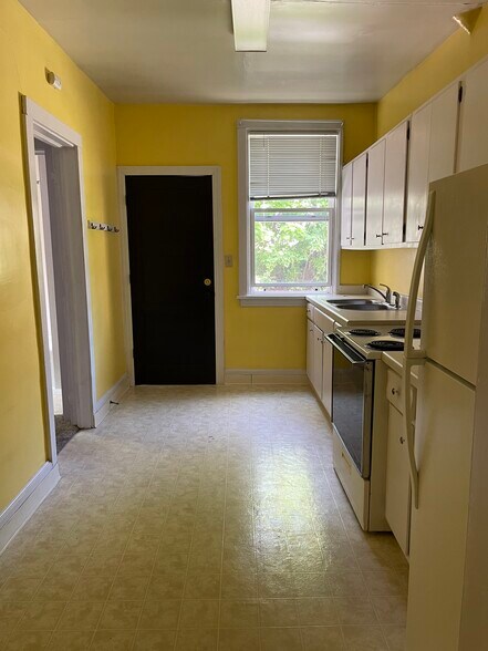 Building Photo - 1205 E 4th St