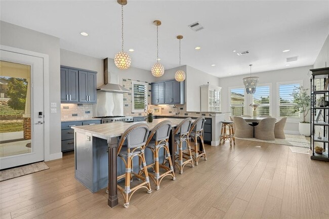 Building Photo - 105 Willow Hill Dr