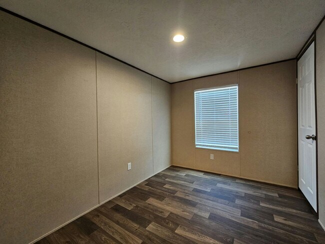 Building Photo - 1074 Myakka Dr