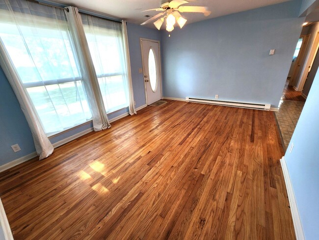 Building Photo - Quiet Country 3BR Ranch with 3.8acres betw...