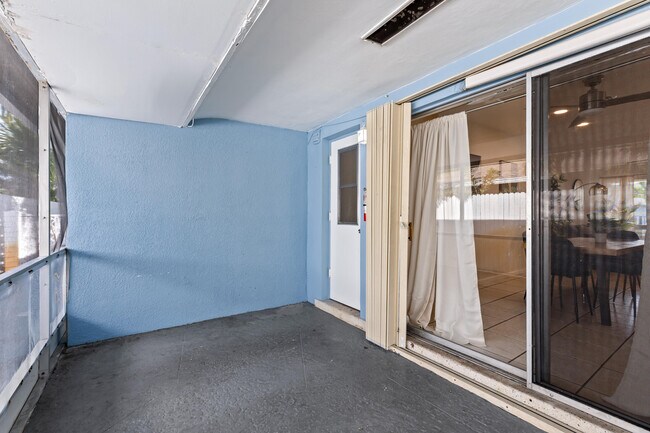 Building Photo - 1761 NE 55th St