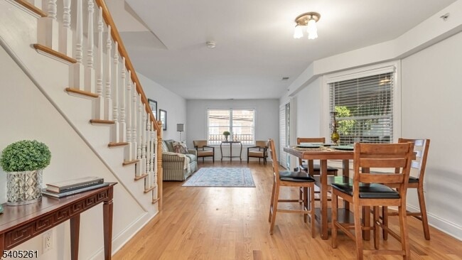 Building Photo - 112 N Broadway